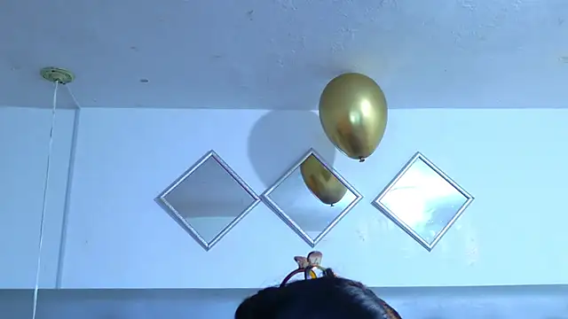 EileenBenzon online show from 04-11-26, 05:04