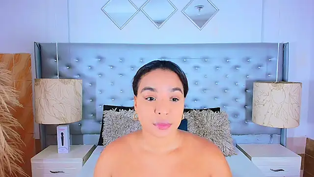 Snapshot of EileenBenzon chatting on 09-30-25, 03:07 EileenBenzon online show from 09-30-25, 03:07