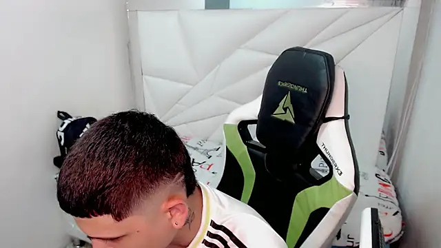 Brayan lopezz online show from 01-16-26, 01:26