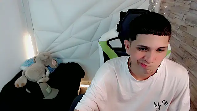 Brayan lopezz online show from 02-04-25, 12:44