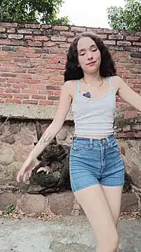 sweet outdoor charm online show from 04-08-26, 07:37