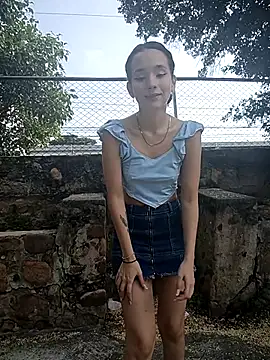 sweet outdoor charm online show from 12-18-25, 02:10