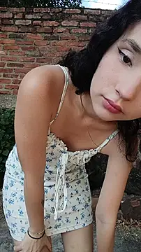 sweet outdoor charm online show from 12-17-25, 07:52