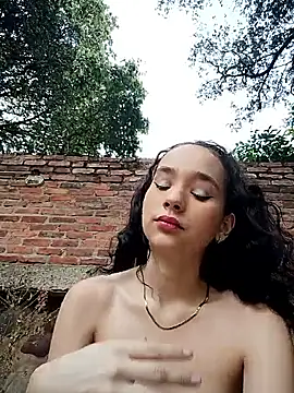 sweet outdoor charm online show from 03-27-26, 07:37