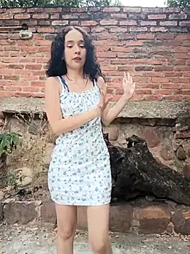 sweet outdoor charm online show from 03-25-26, 07:57