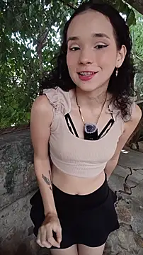 Snapshot of sweet_outdoor_charm chatting on 06-18-26, 04:45 sweet outdoor charm online show from 06-18-26, 04:45
