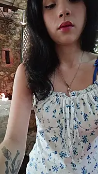 sweet outdoor charm online show from 04-23-26, 03:24