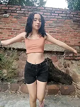 sweet outdoor charm online show from 03-06-26, 07:42