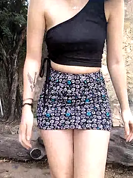 sweet outdoor charm online show from 09-12-25, 07:24