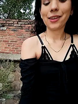 sweet outdoor charm online show from 03-05-26, 07:43