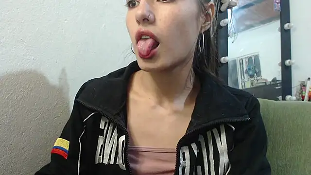 Snapshot of skinny_sweet2411 chatting on 05-20-26, 01:24 skinny sweet2411 online show from 05-20-26, 01:24