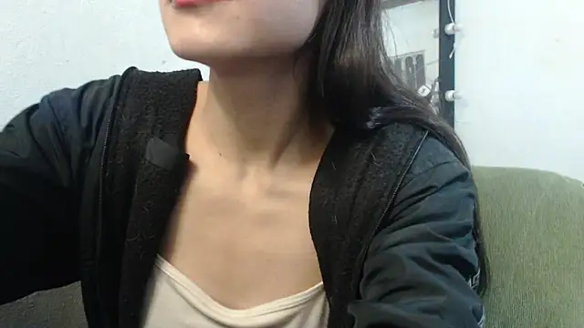 Snapshot of skinny_sweet2411 chatting on 06-17-26, 02:16 skinny sweet2411 online show from 06-17-26, 02:16