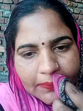 Snapshot of seemi_bhabhi chatting on 03-07-25, 12:12 seemi bhabhi online show from 03-07-25, 12:12