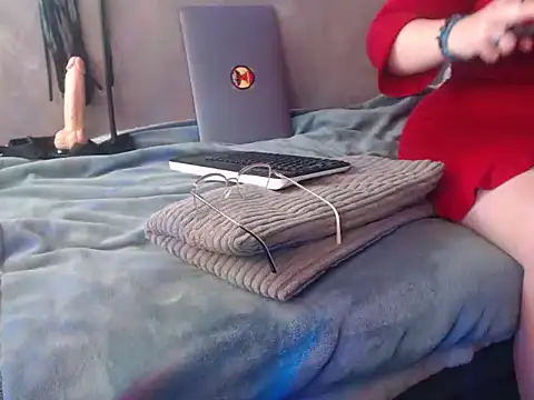Snapshot of GoddessMonicaNylon chatting on 10-21-25, 10:14 GoddessMonicaNylon online show from 10-21-25, 10:14
