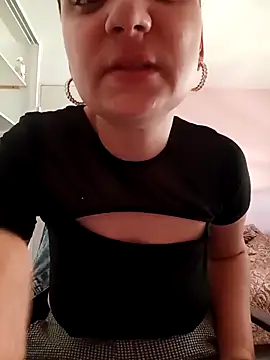 Snapshot of Nell-X chatting on 05-07-26, 11:13 Nell-X online show from 05-07-26, 11:13