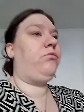 Snapshot of CurvyMilf1992 chatting on 10-15-25, 07:05 CurvyMilf1992 online show from 10-15-25, 07:05