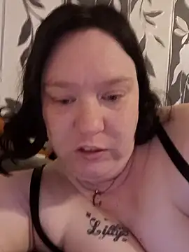 Snapshot of CurvyMilf1992 chatting on 10-20-25, 10:54 CurvyMilf1992 online show from 10-20-25, 10:54