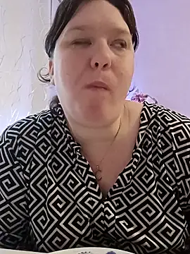 Snapshot of CurvyMilf1992 chatting on 10-16-25, 07:38 CurvyMilf1992 online show from 10-16-25, 07:38