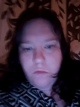 Snapshot of CurvyMilf1992 chatting on 10-17-25, 06:53 CurvyMilf1992 online show from 10-17-25, 06:53