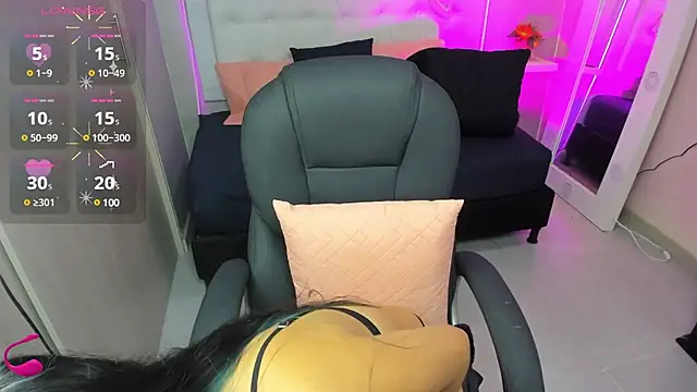 Snapshot of EMALINDA__HILSS chatting on 03-12-25, 11:54 EMALINDA HILSS online show from 03-12-25, 11:54