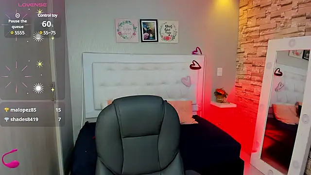 Snapshot of EMALINDA__HILSS chatting on 03-18-25, 03:34 EMALINDA HILSS online show from 03-18-25, 03:34