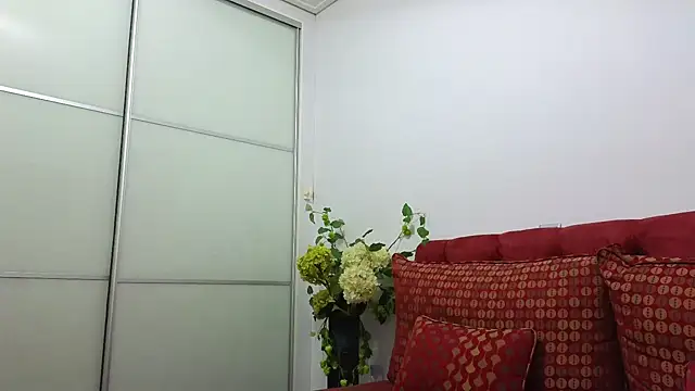  Maddalena  online show from 11-27-25, 09:48