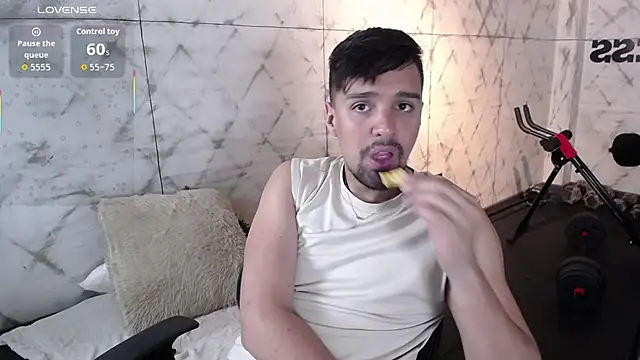 Edward max online show from 12-17-25, 03:44