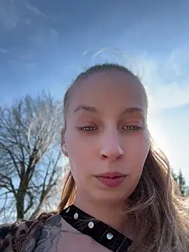 Hr Frk Olsen online show from 04-17-26, 01:47