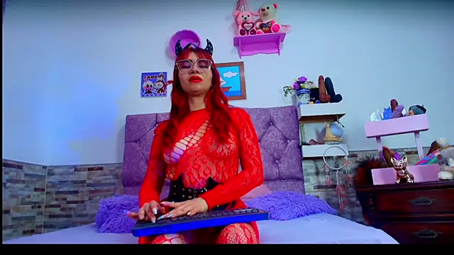 Melannytaylor online show from 10-29-25, 09:03