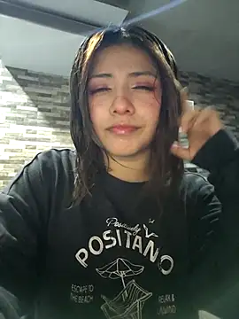 Snapshot of Elsa_sweet chatting on 05-08-26, 03:43 Elsa sweet online show from 05-08-26, 03:43