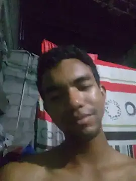 Snapshot of Reynold2608 chatting on 06-17-26, 02:00 Reynold2608 online show from 06-17-26, 02:00