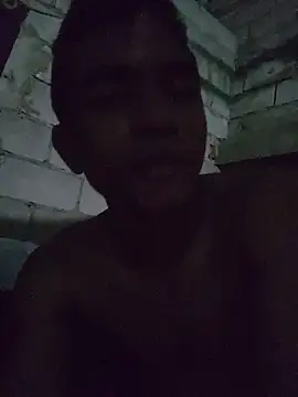 Snapshot of Reynold2608 chatting on 05-27-26, 01:26 Reynold2608 online show from 05-27-26, 01:26