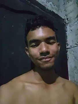 Snapshot of Reynold2608 chatting on 07-08-26, 01:19 Reynold2608 online show from 07-08-26, 01:19