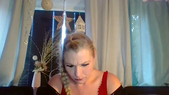 Snapshot of DevilsAngel13 chatting on 09-27-25, 07:58 DevilsAngel13 online show from 09-27-25, 07:58