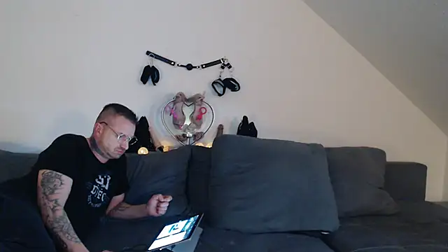 Snapshot of DevilsAngel13 chatting on 02-23-25, 05:39 DevilsAngel13 online show from 02-23-25, 05:39