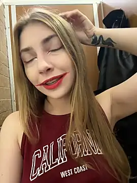 Sunny   Bunny online show from 10-31-25, 01:08