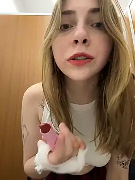 Snapshot of Sunny___Bunny chatting on 02-22-25, 02:08 Sunny Bunny online show from 02-22-25, 02:08