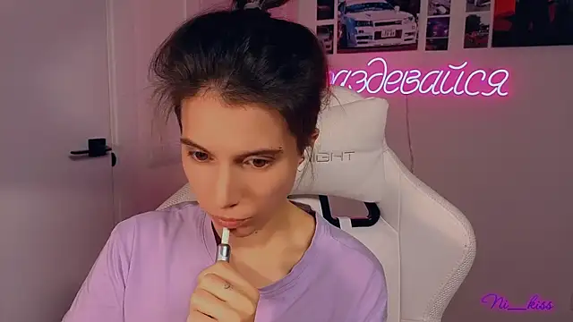  ni kiss online show from 10-17-25, 07:37