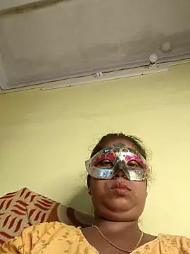 Snapshot of tinabhabhi chatting on 06-12-26, 11:30 tinabhabhi online show from 06-12-26, 11:30
