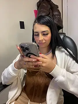 Snapshot of Hilary_pinkk chatting on 04-30-26, 02:51 Hilary pinkk online show from 04-30-26, 02:51