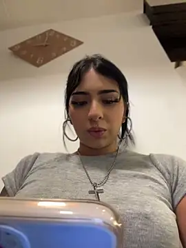 Snapshot of Hilary_pinkk chatting on 04-25-26, 12:02 Hilary pinkk online show from 04-25-26, 12:02