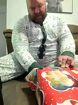 Strong Bear89 online show from 12-24-24, 04:11