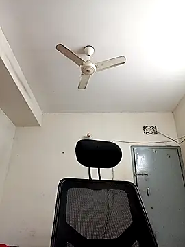 Snapshot of Tisha-01 chatting on 11-27-25, 02:45 Tisha-01 online show from 11-27-25, 02:45