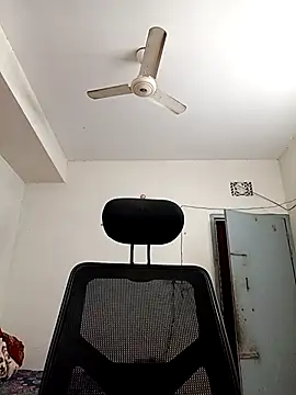 Snapshot of Tisha-01 chatting on 11-23-25, 01:26 Tisha-01 online show from 11-23-25, 01:26