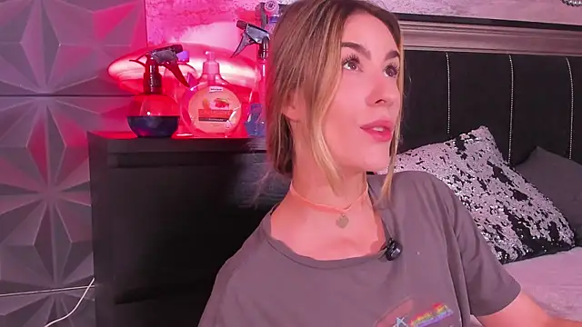 LaurynCopper online show from 07-17-26, 05:37