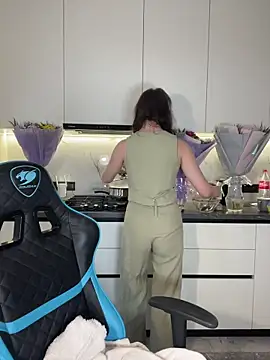 Snapshot of CurlyLara chatting on 02-22-26, 12:29 CurlyLara online show from 02-22-26, 12:29