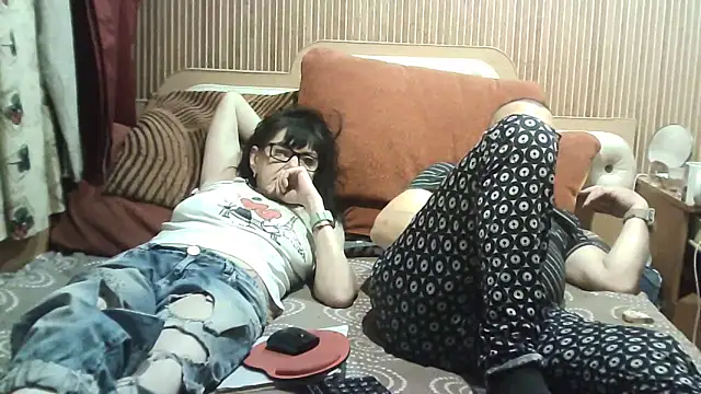 Snapshot of AlanaLaDream chatting on 10-03-25, 04:30 AlanaLaDream online show from 10-03-25, 04:30