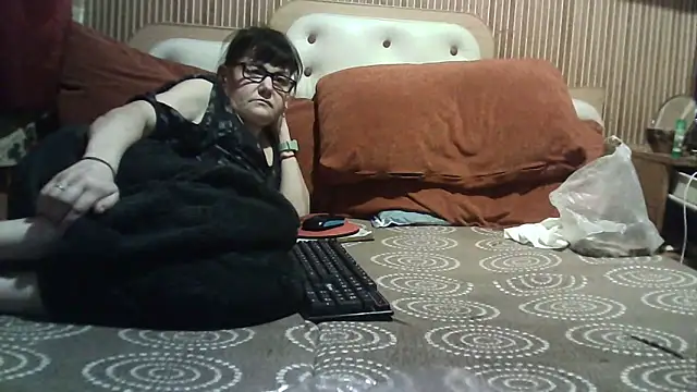 Snapshot of AlanaLaDream chatting on 10-24-25, 07:02 AlanaLaDream online show from 10-24-25, 07:02