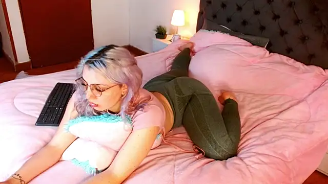 Thea Aphros  online show from 11-25-25, 04:24