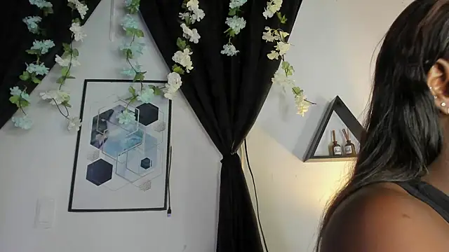 Snapshot of Khenta_Michells chatting on 05-15-26, 10:46 Khenta Michells online show from 05-15-26, 10:46